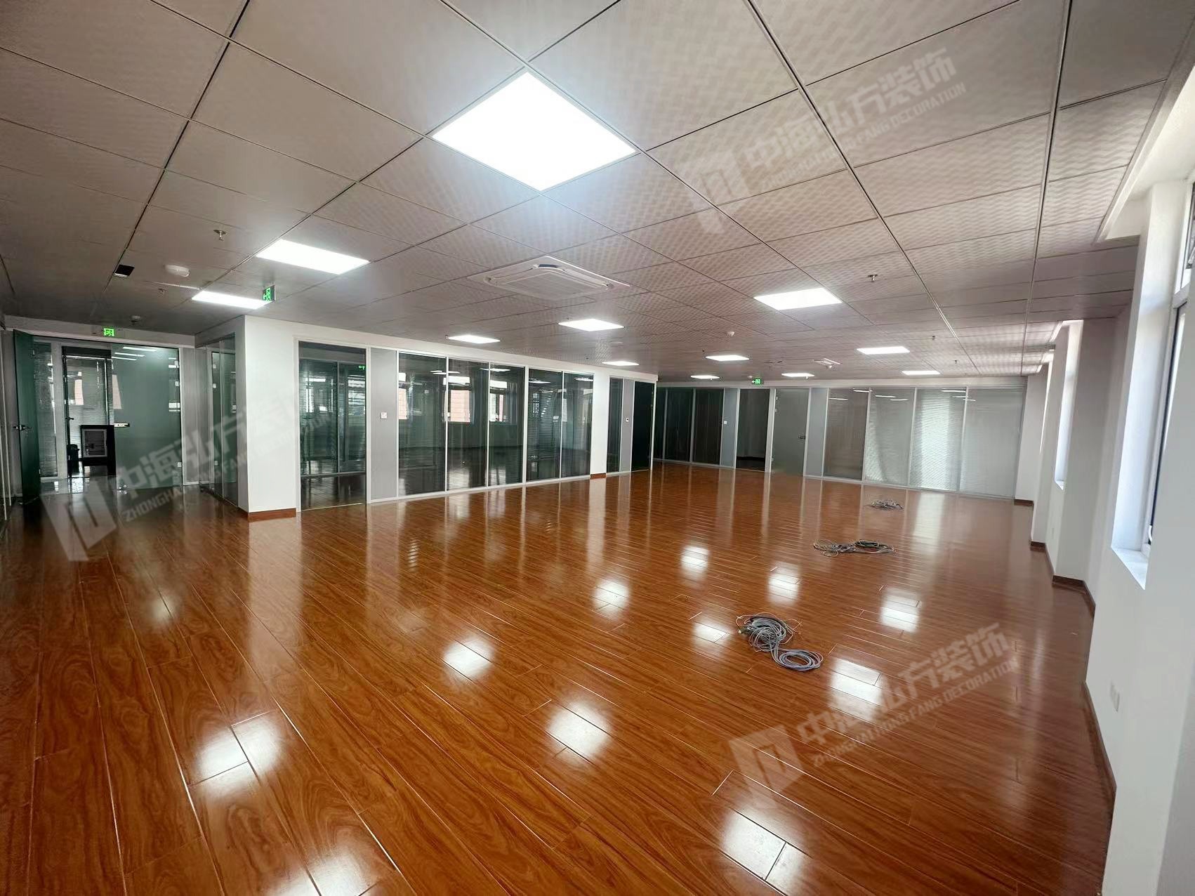 东一办公室装修完工实景图(图4)
